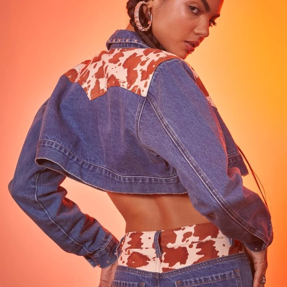 Poster Grl size XS denim jean cropped jacket with cow print - DOLLS KILL - Picture 2 of 5